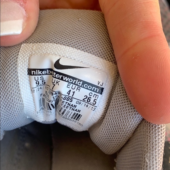 Nike - Picture 4 of 4